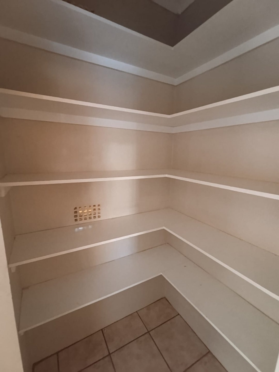  Bedroom Property for Sale in Faerie Glen Gauteng