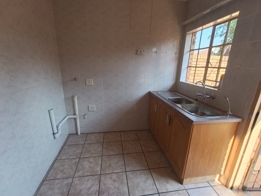  Bedroom Property for Sale in Faerie Glen Gauteng