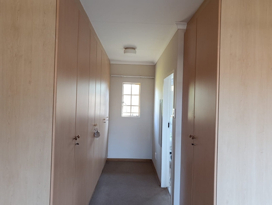  Bedroom Property for Sale in Faerie Glen Gauteng