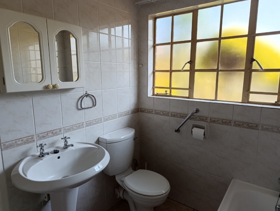  Bedroom Property for Sale in Faerie Glen Gauteng
