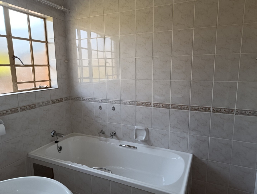  Bedroom Property for Sale in Faerie Glen Gauteng