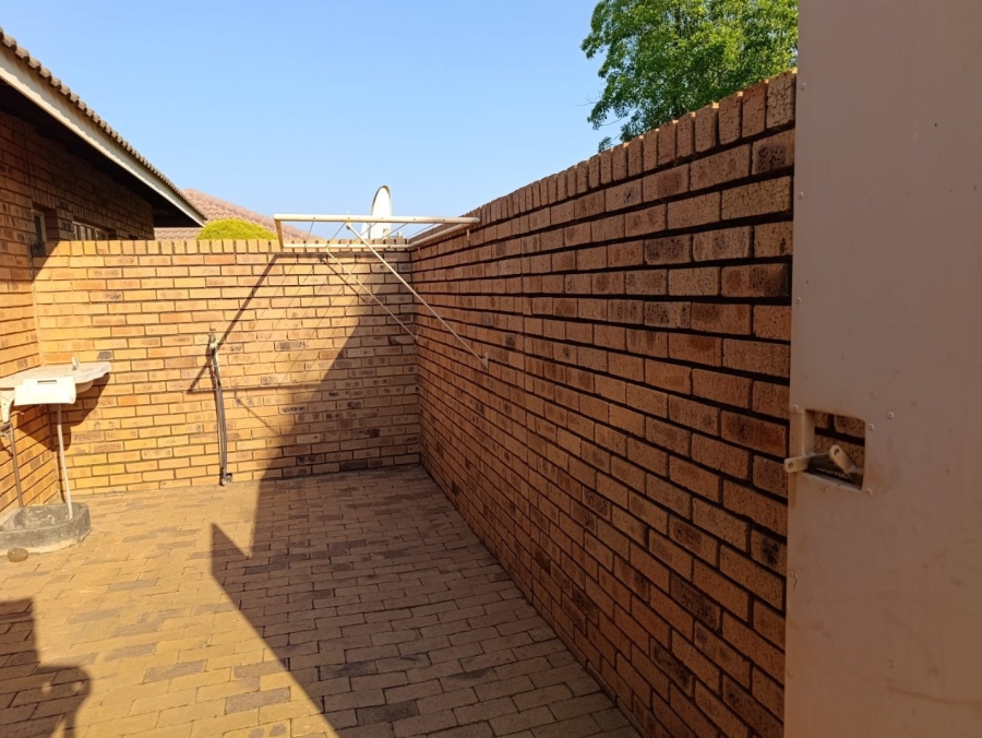  Bedroom Property for Sale in Faerie Glen Gauteng