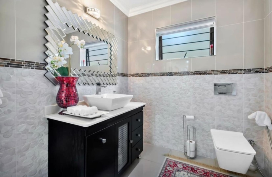 5 Bedroom Property for Sale in Little Falls Gauteng
