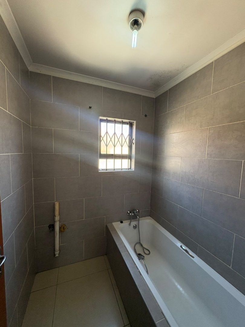 To Let 2 Bedroom Property for Rent in Roodekop Gauteng