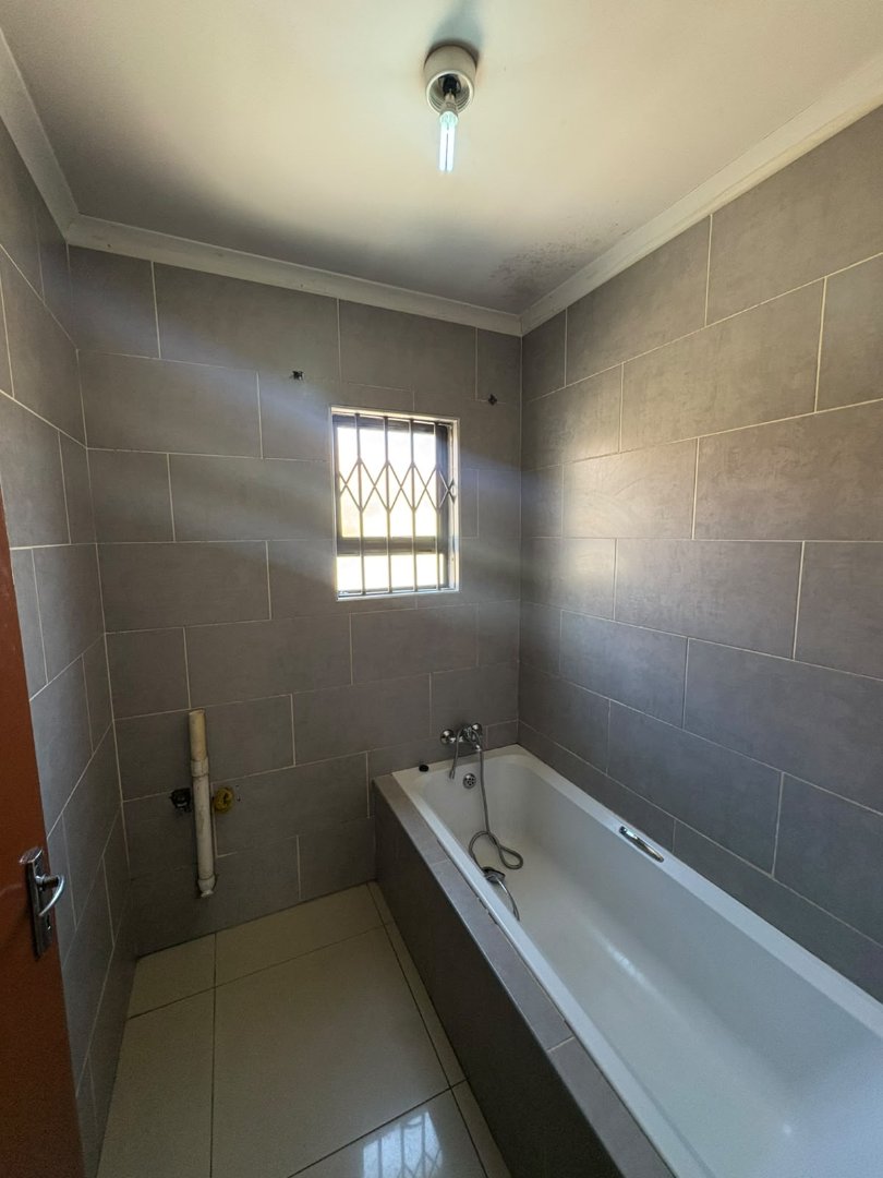To Let 2 Bedroom Property for Rent in Roodekop Gauteng
