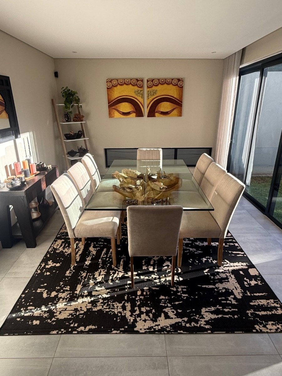 To Let 4 Bedroom Property for Rent in Sandown Gauteng