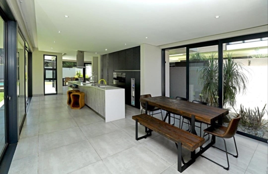 To Let 4 Bedroom Property for Rent in Sandown Gauteng