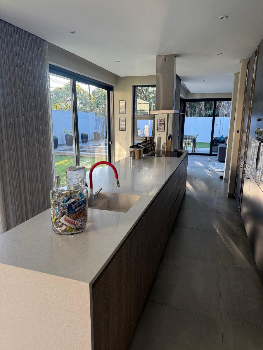 To Let 4 Bedroom Property for Rent in Sandown Gauteng