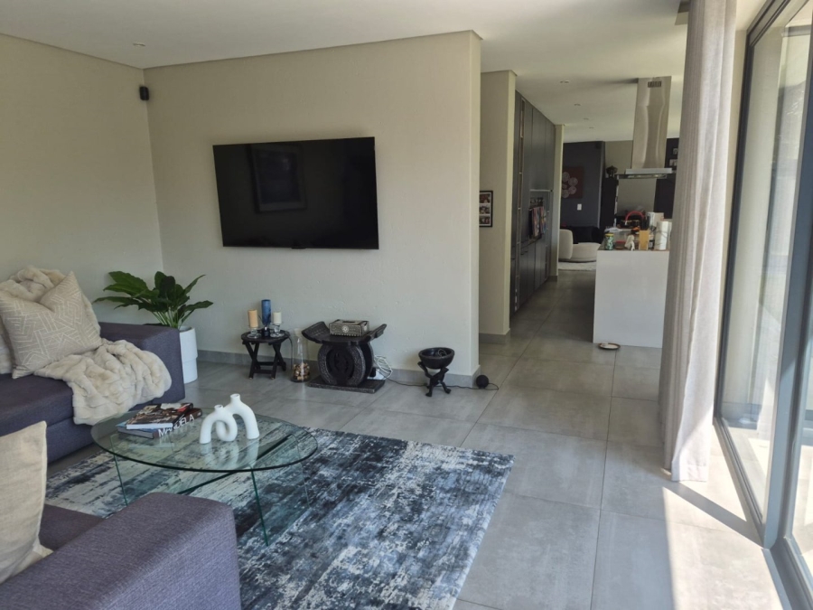 To Let 4 Bedroom Property for Rent in Sandown Gauteng