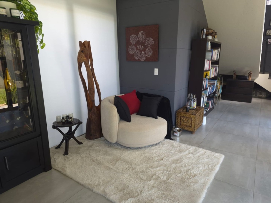 To Let 4 Bedroom Property for Rent in Sandown Gauteng