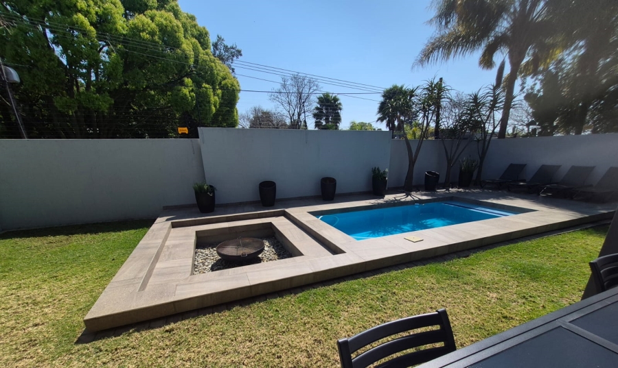 To Let 4 Bedroom Property for Rent in Sandown Gauteng