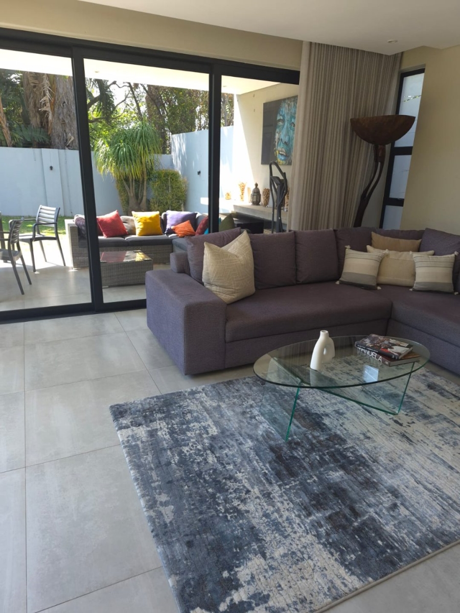 To Let 4 Bedroom Property for Rent in Sandown Gauteng