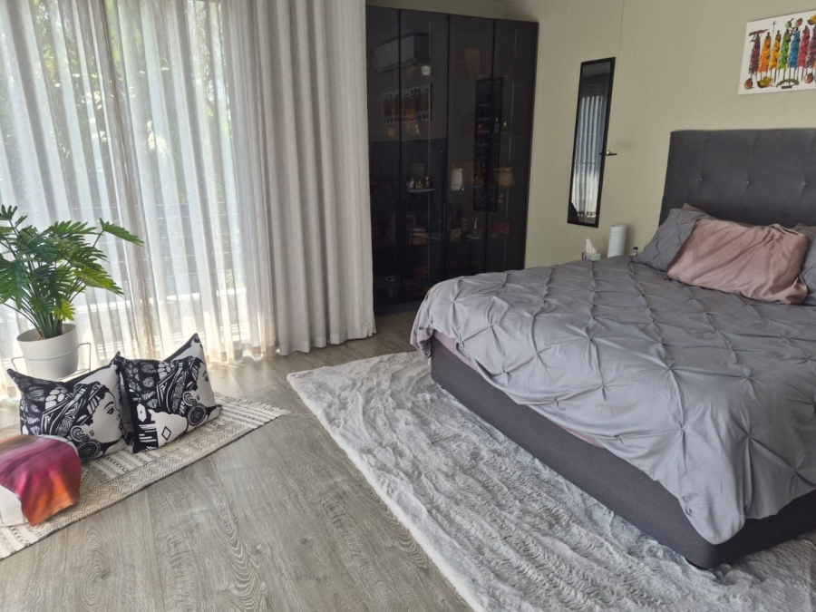 To Let 4 Bedroom Property for Rent in Sandown Gauteng
