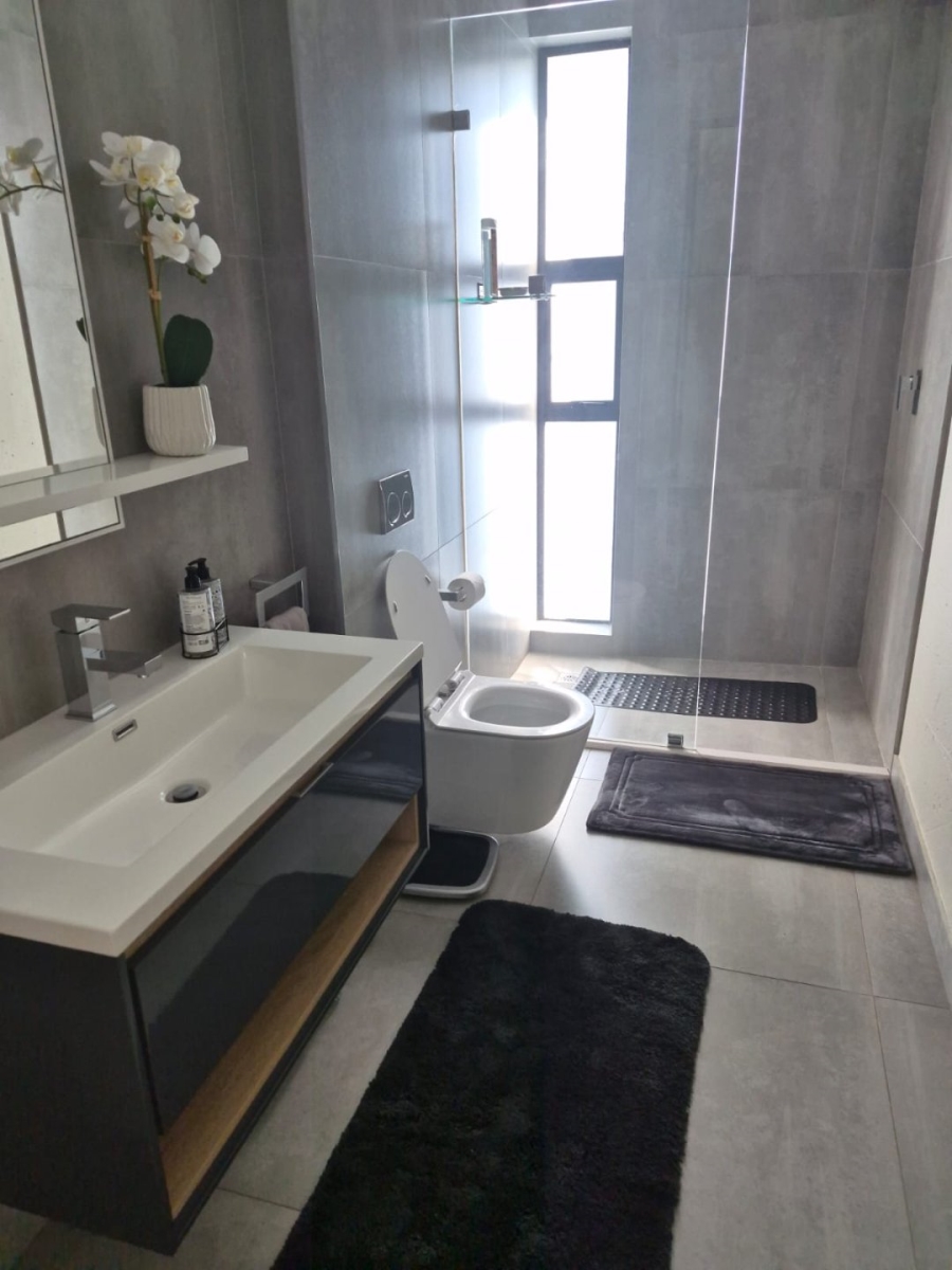 To Let 4 Bedroom Property for Rent in Sandown Gauteng