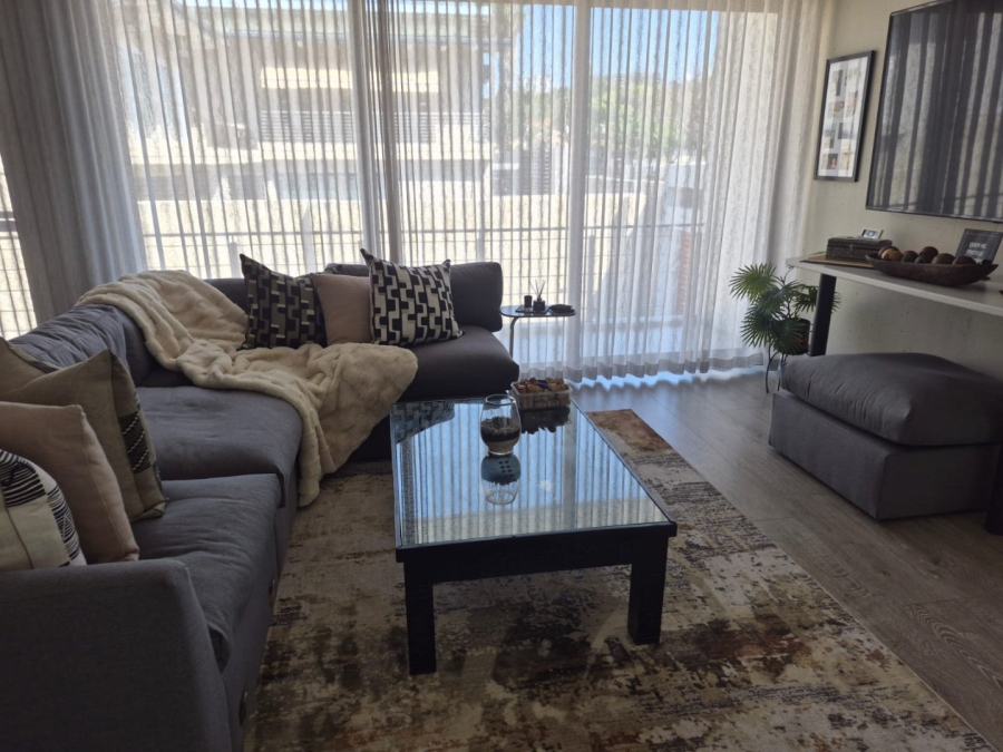To Let 4 Bedroom Property for Rent in Sandown Gauteng