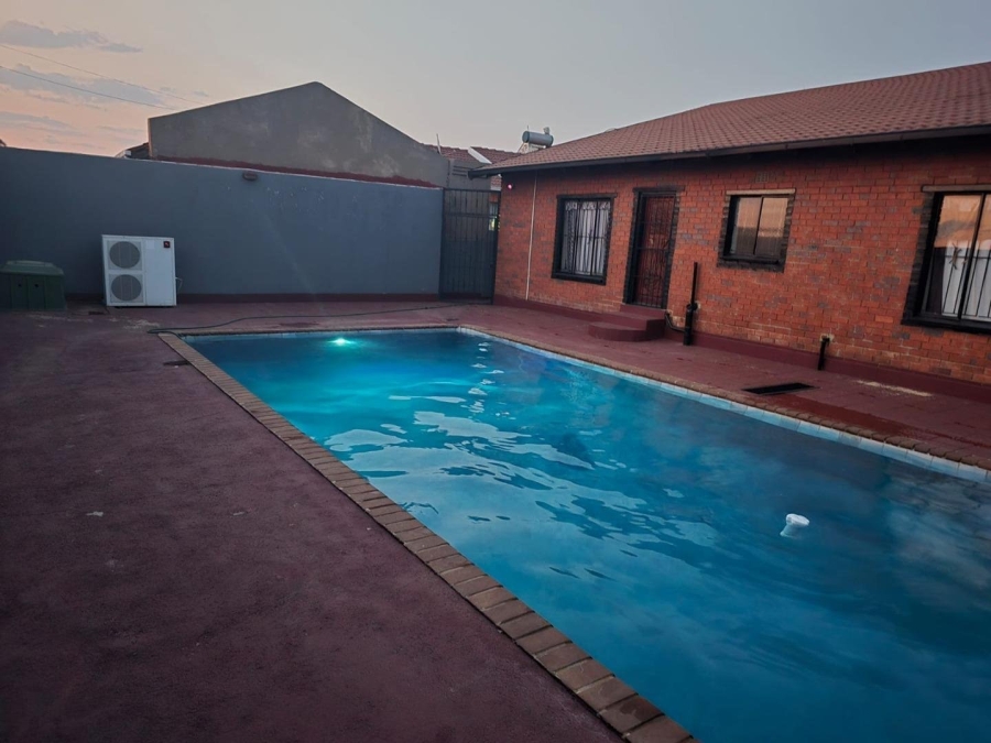 4 Bedroom Property for Sale in Lenasia South Gauteng