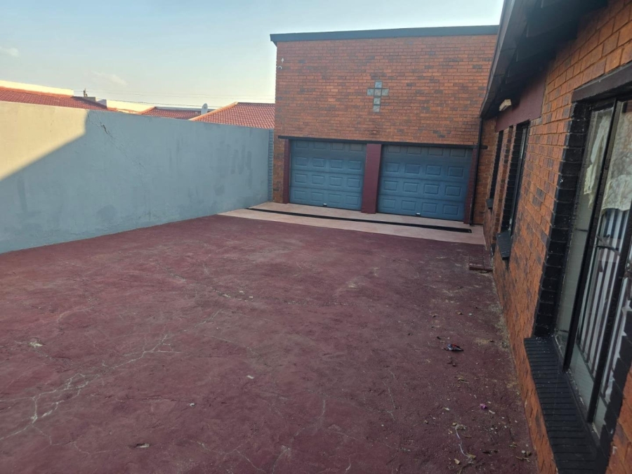 4 Bedroom Property for Sale in Lenasia South Gauteng
