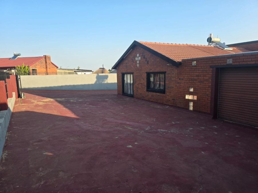4 Bedroom Property for Sale in Lenasia South Gauteng