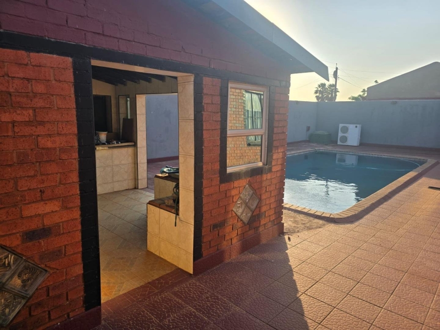4 Bedroom Property for Sale in Lenasia South Gauteng