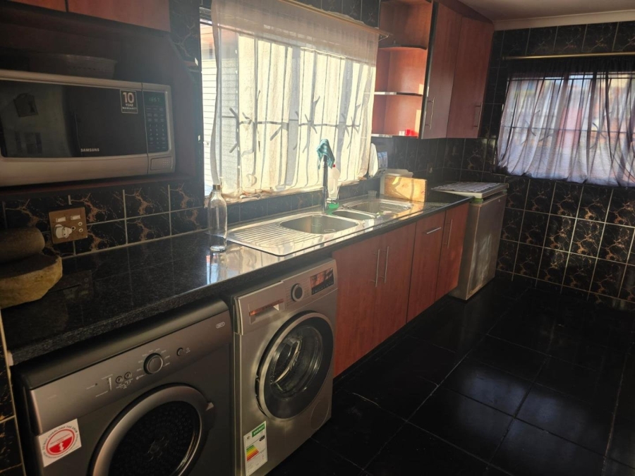 4 Bedroom Property for Sale in Lenasia South Gauteng