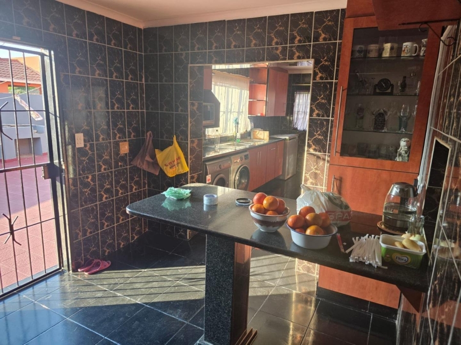 4 Bedroom Property for Sale in Lenasia South Gauteng