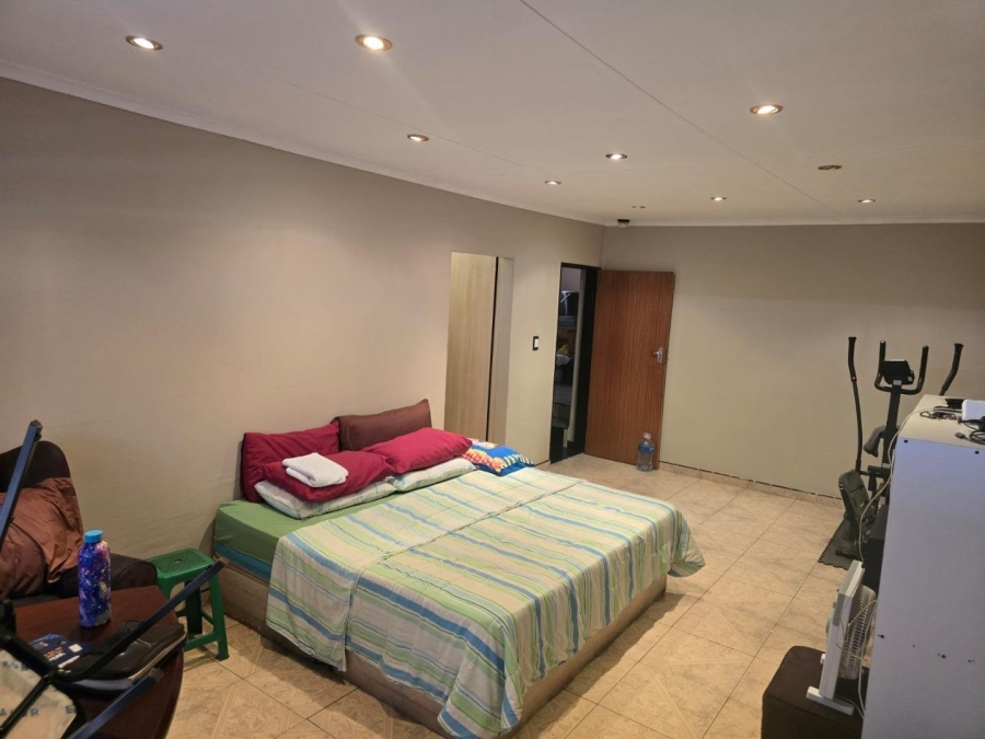 4 Bedroom Property for Sale in Lenasia South Gauteng