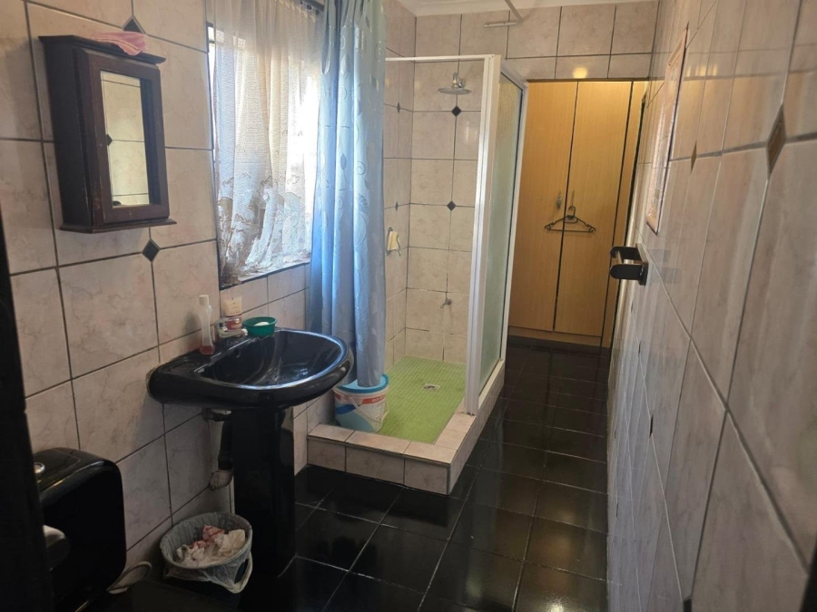 4 Bedroom Property for Sale in Lenasia South Gauteng