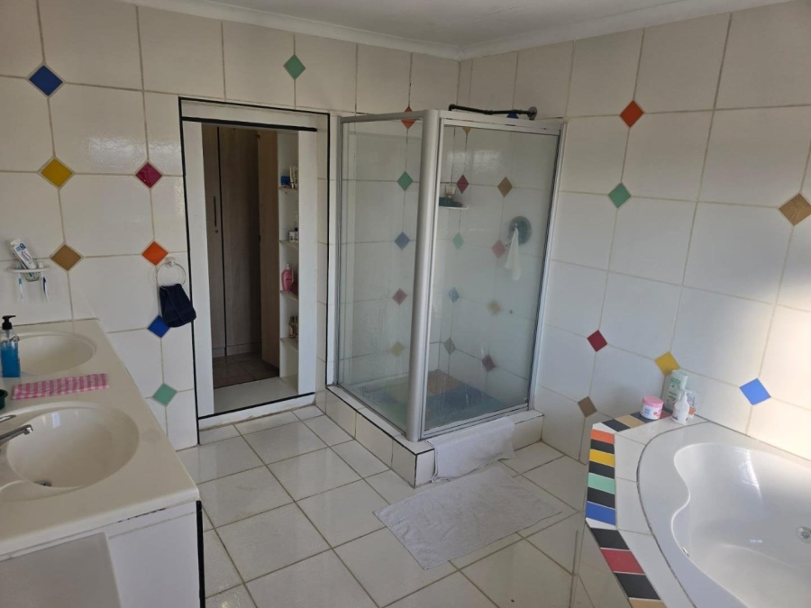 4 Bedroom Property for Sale in Lenasia South Gauteng