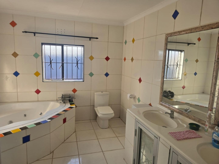 4 Bedroom Property for Sale in Lenasia South Gauteng