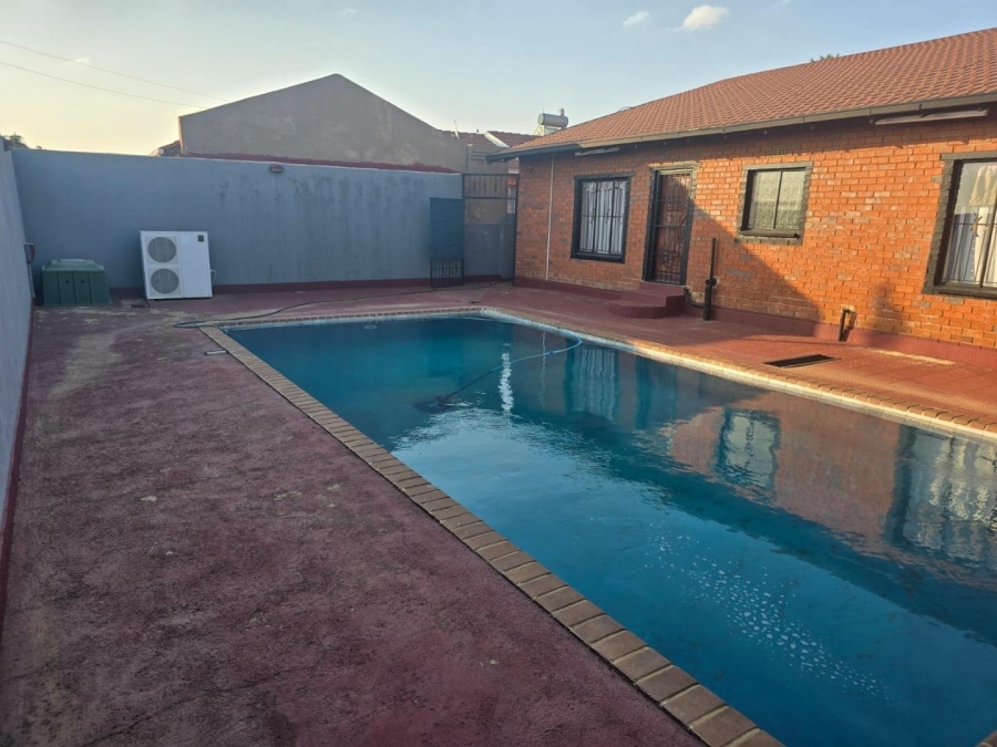 4 Bedroom Property for Sale in Lenasia South Gauteng