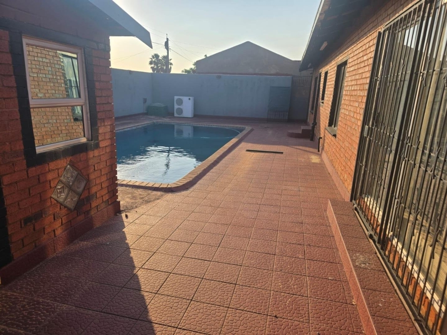 4 Bedroom Property for Sale in Lenasia South Gauteng