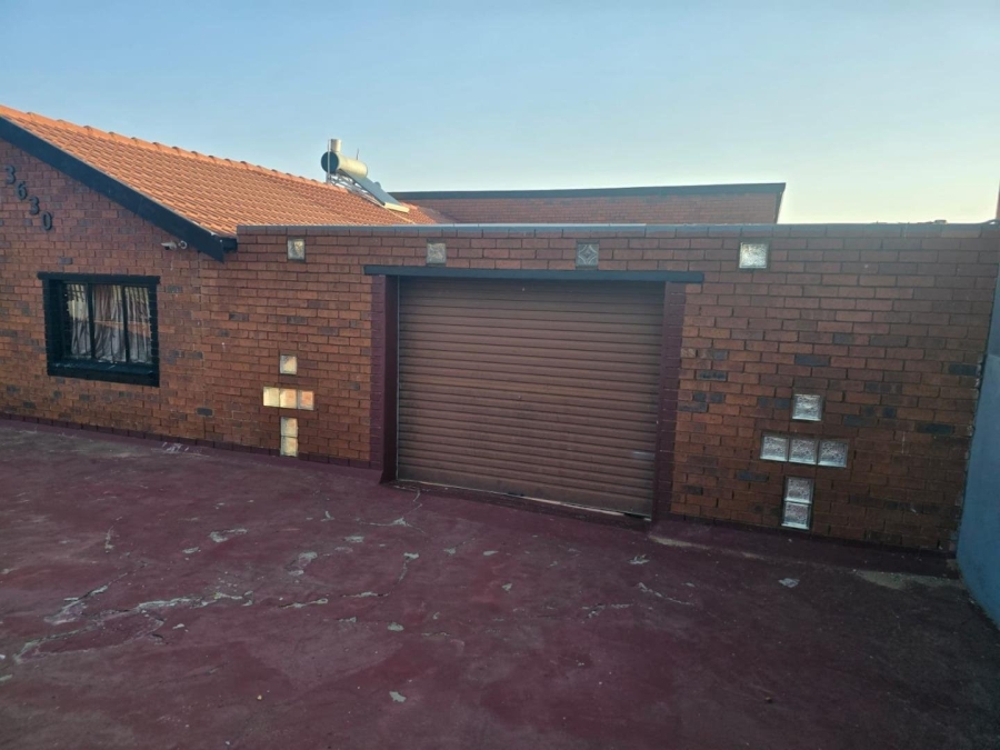 4 Bedroom Property for Sale in Lenasia South Gauteng