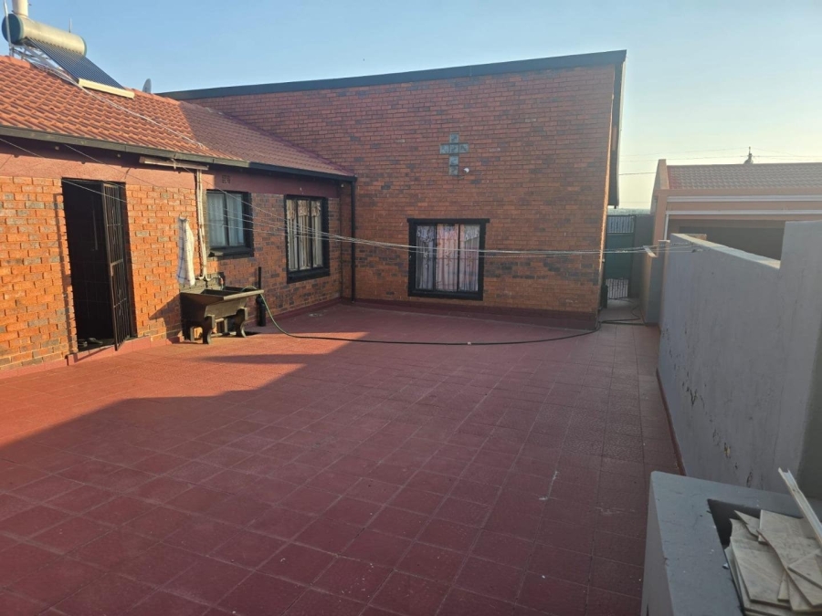 4 Bedroom Property for Sale in Lenasia South Gauteng