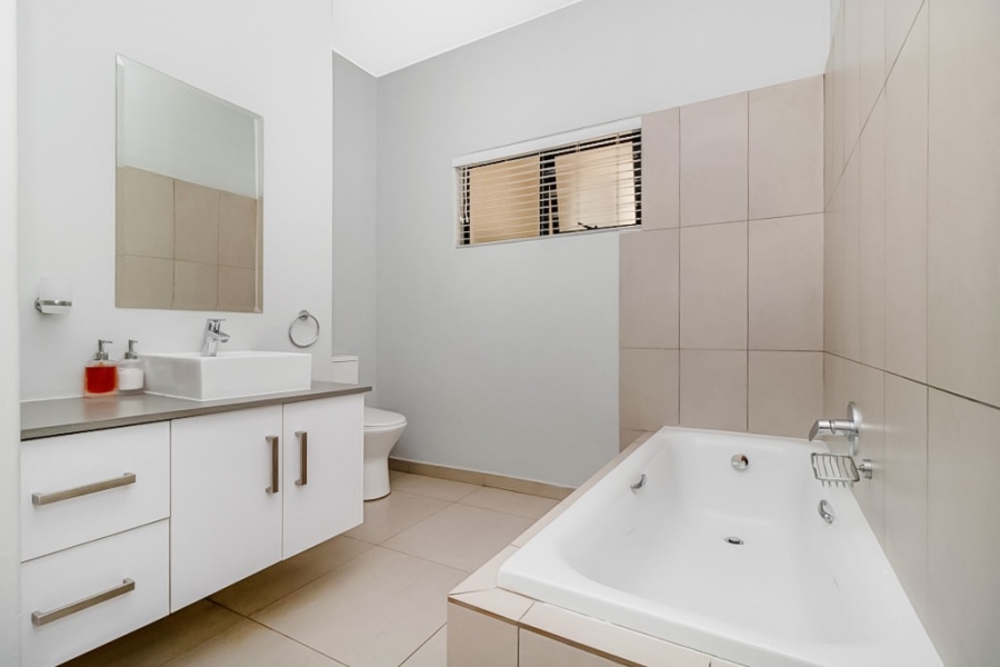 3 Bedroom Property for Sale in North Riding Gauteng