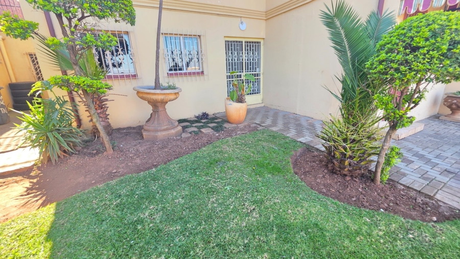 To Let 2 Bedroom Property for Rent in Laudium Gauteng
