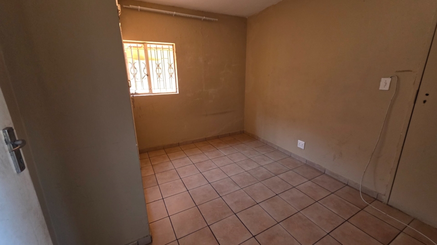 To Let 2 Bedroom Property for Rent in Laudium Gauteng