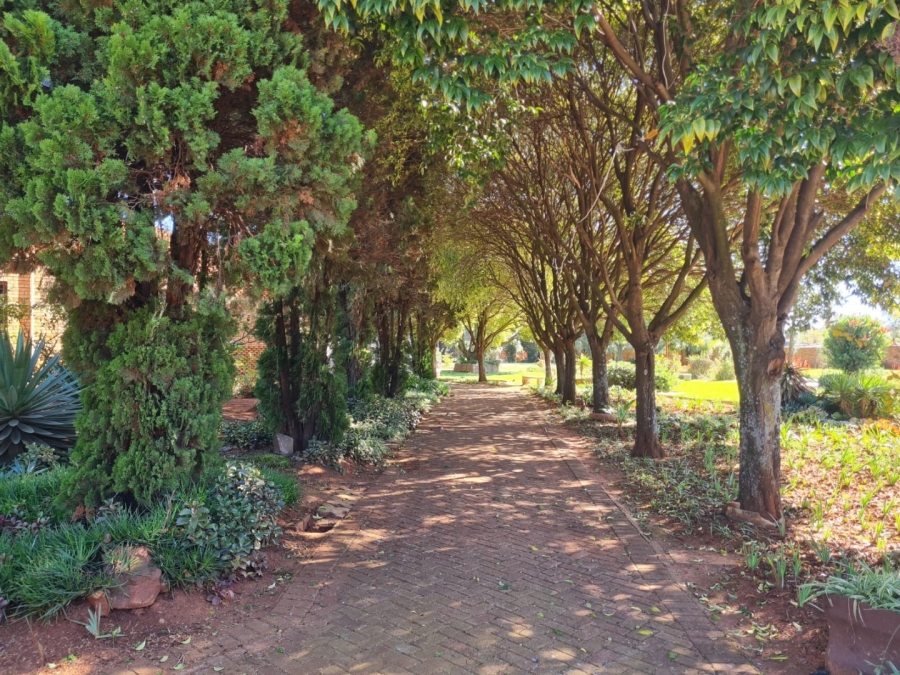 To Let Commercial Property for Rent in Lenasia Ext 13 Gauteng