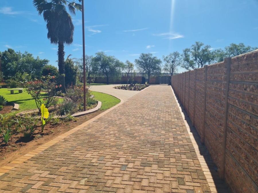 To Let Commercial Property for Rent in Lenasia Ext 13 Gauteng
