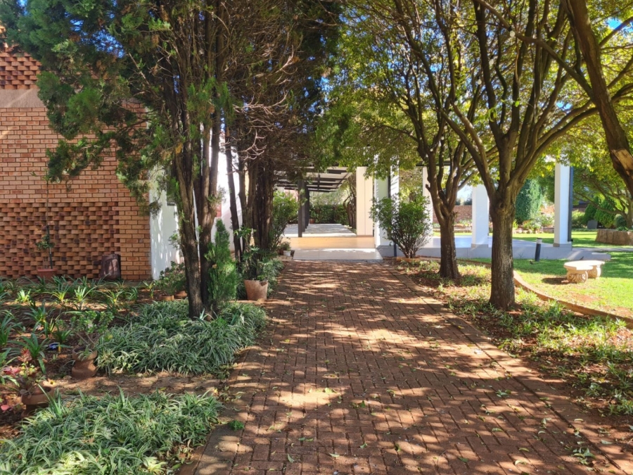 To Let Commercial Property for Rent in Lenasia Ext 13 Gauteng