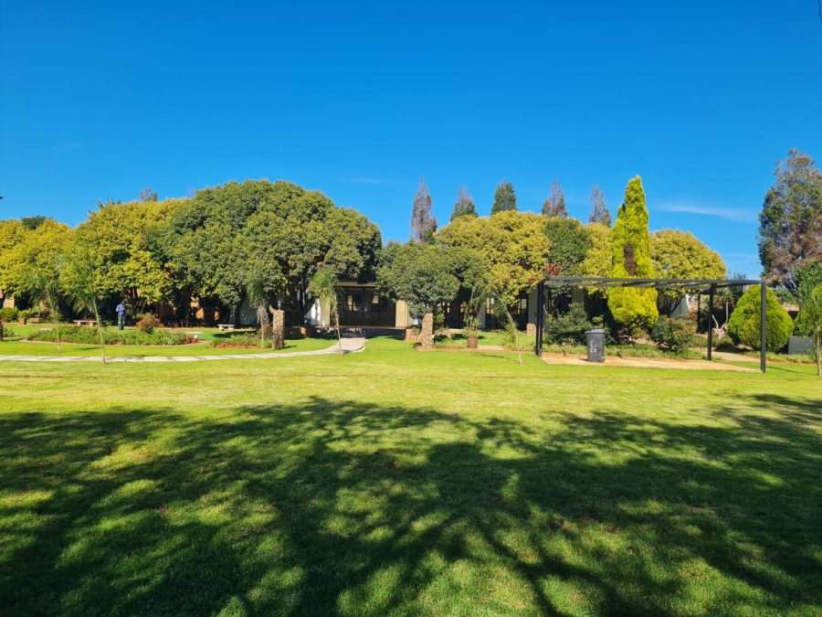 To Let Commercial Property for Rent in Lenasia Ext 13 Gauteng