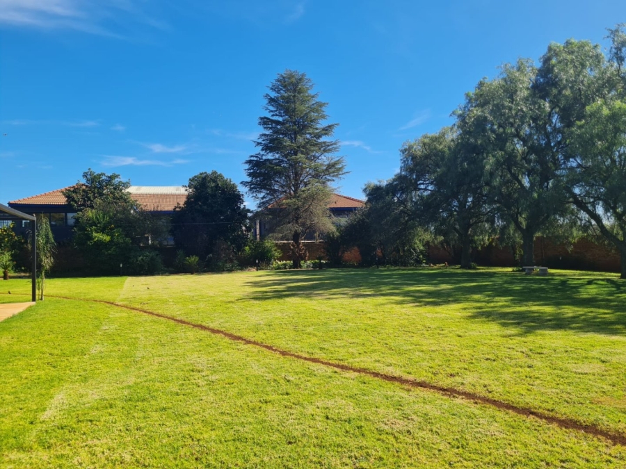 To Let Commercial Property for Rent in Lenasia Ext 13 Gauteng