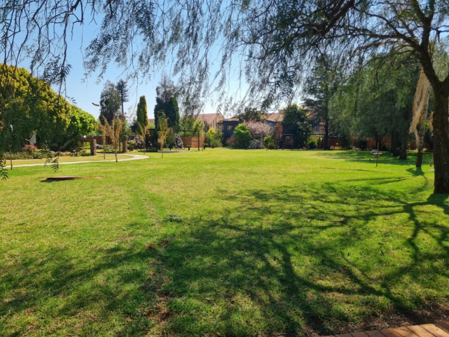 To Let Commercial Property for Rent in Lenasia Ext 13 Gauteng