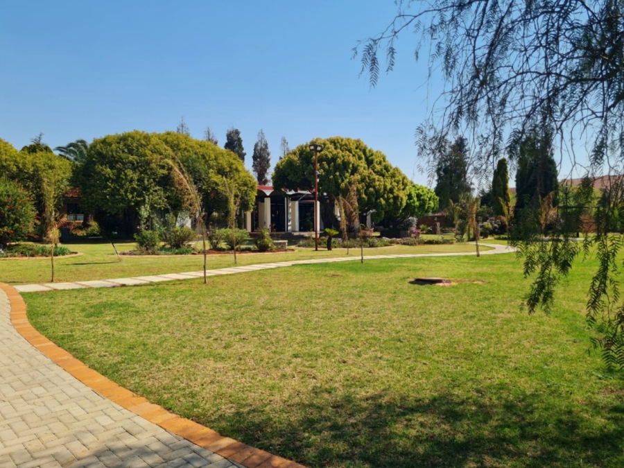 To Let Commercial Property for Rent in Lenasia Ext 13 Gauteng