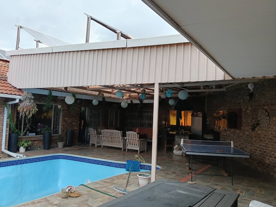 5 Bedroom Property for Sale in Eldoraigne Gauteng