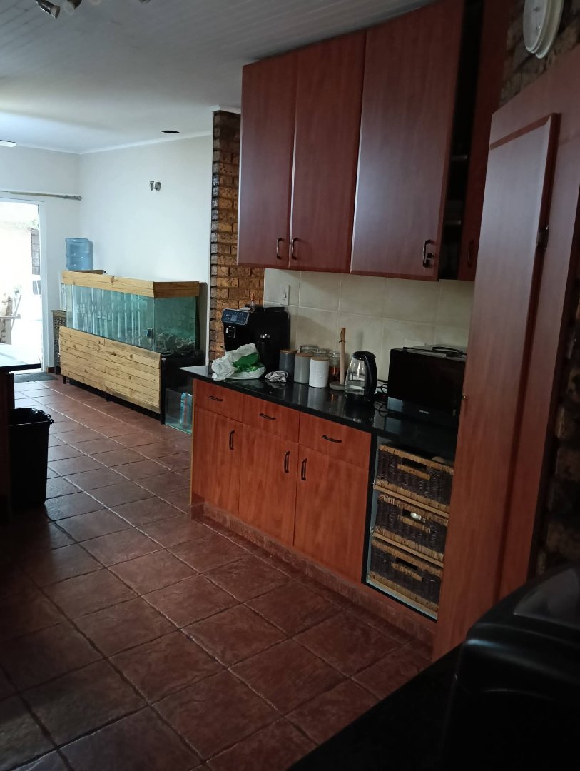 5 Bedroom Property for Sale in Eldoraigne Gauteng