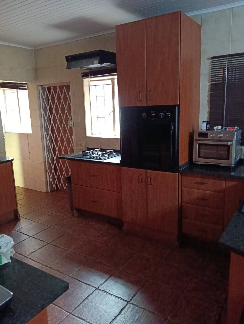 5 Bedroom Property for Sale in Eldoraigne Gauteng