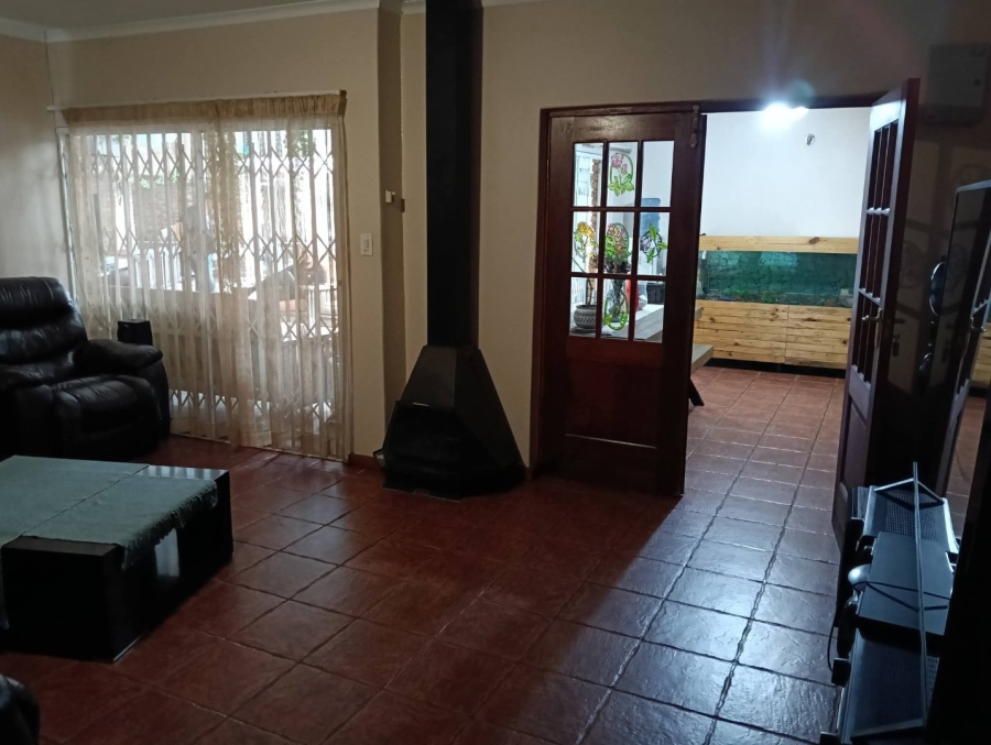 5 Bedroom Property for Sale in Eldoraigne Gauteng
