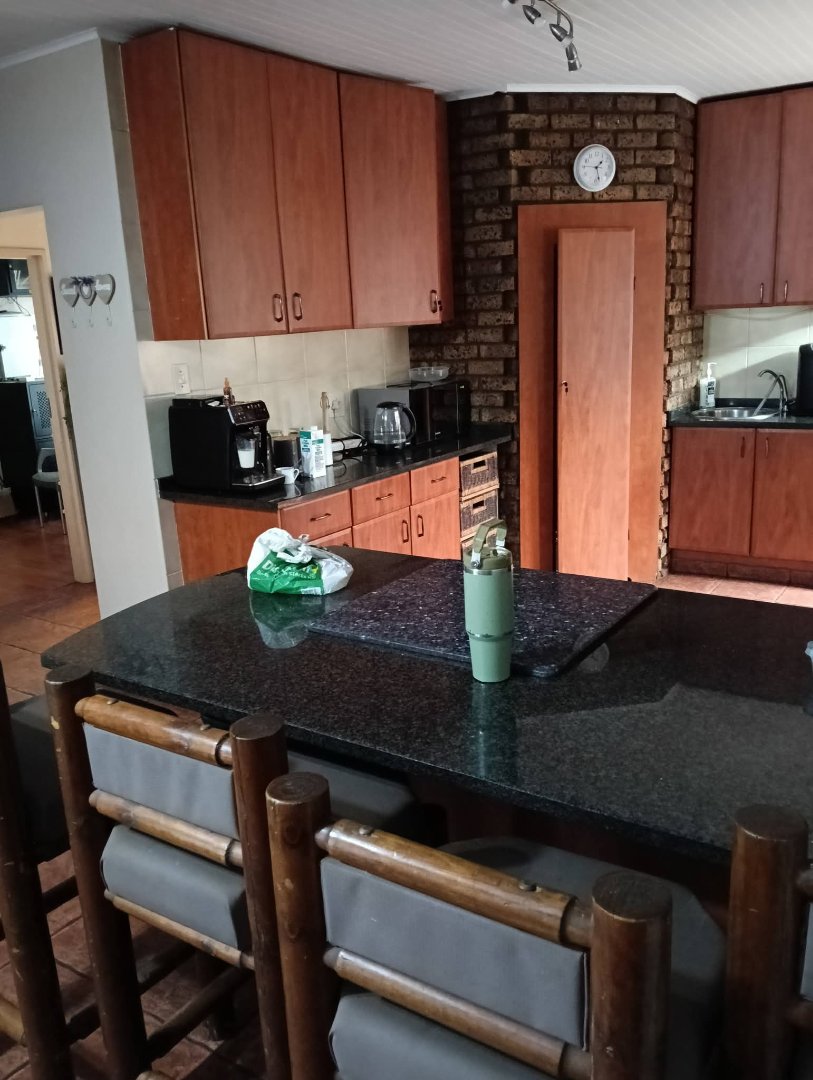5 Bedroom Property for Sale in Eldoraigne Gauteng