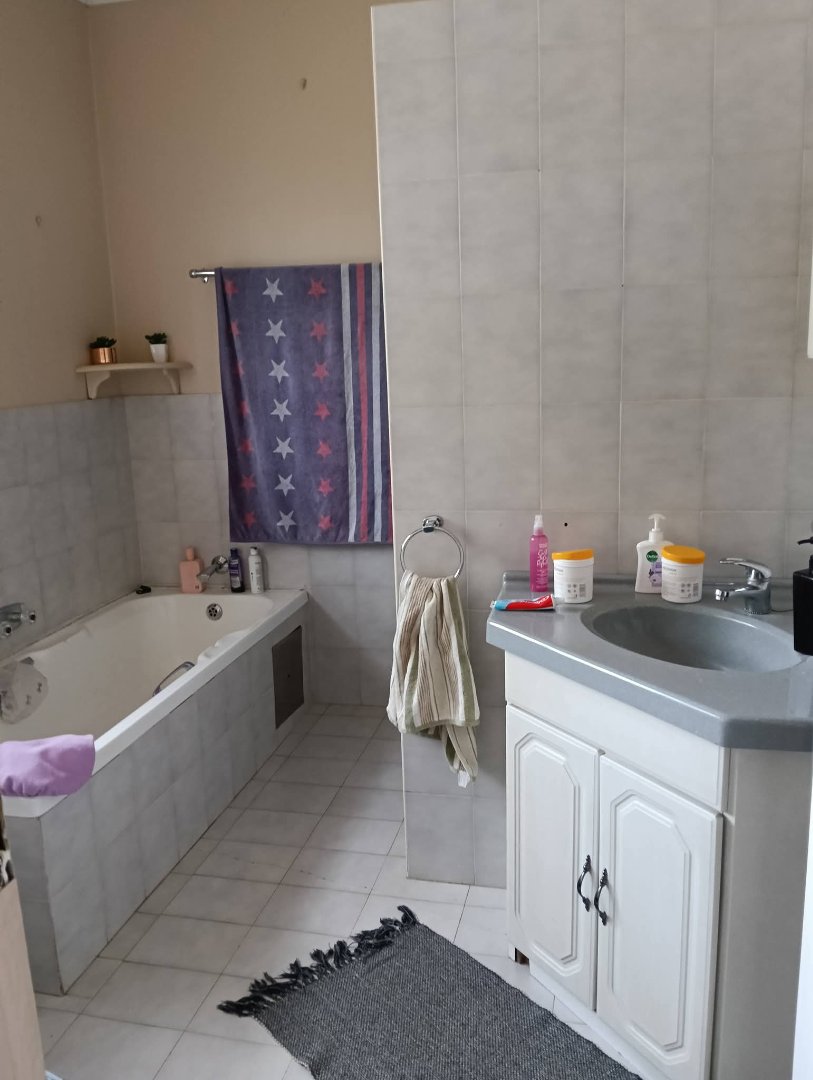 5 Bedroom Property for Sale in Eldoraigne Gauteng