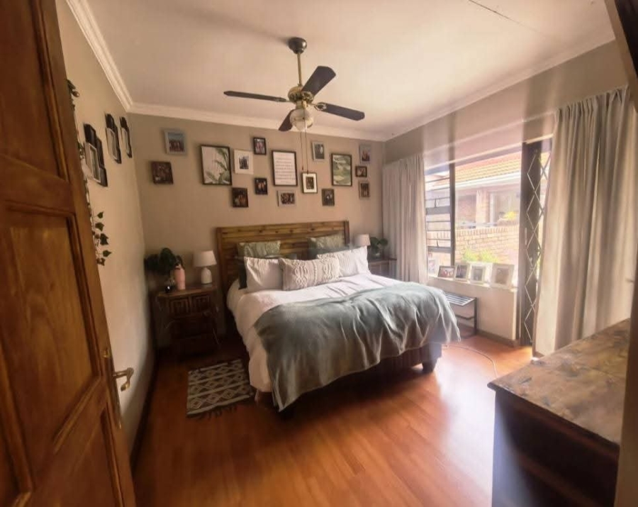 5 Bedroom Property for Sale in Eldoraigne Gauteng